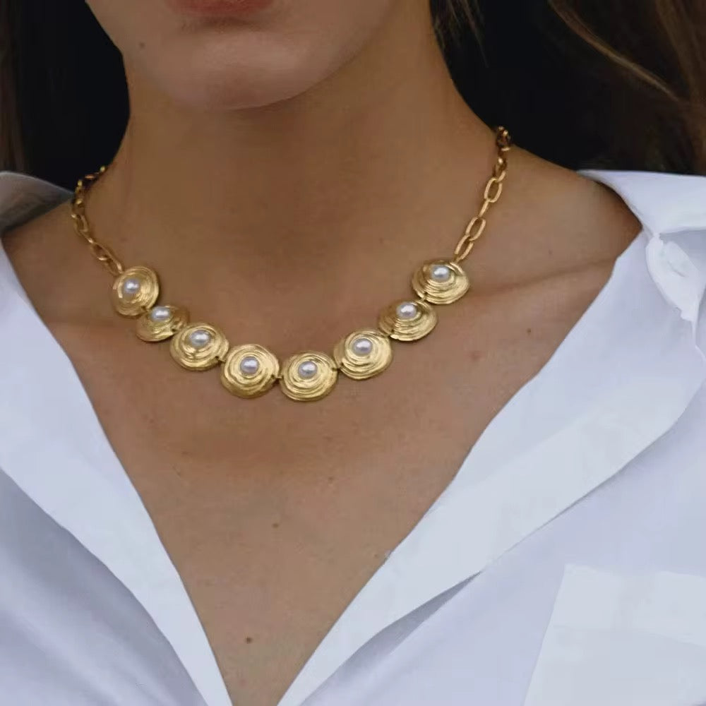 Medallion Pearl Necklace