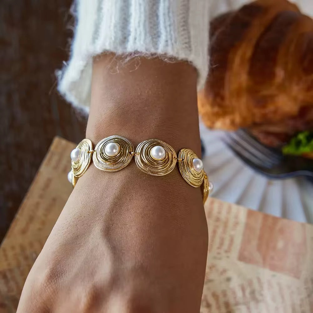 Medallion Pearl Bracelet